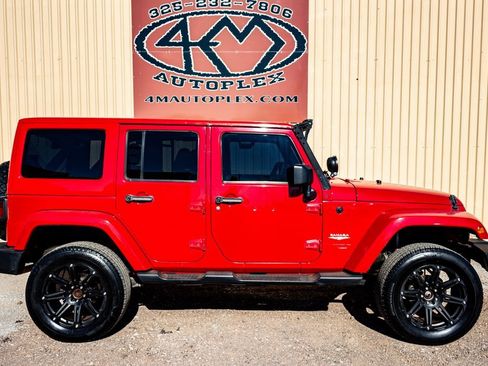 Used 2012 Jeep Wrangler Unlimited Sahara image 2