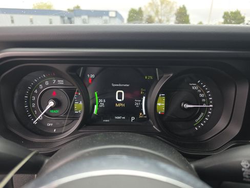 Used 2025 Jeep Wrangler Unlimited Sahara w/ Safety Group AWD/4WD image 6