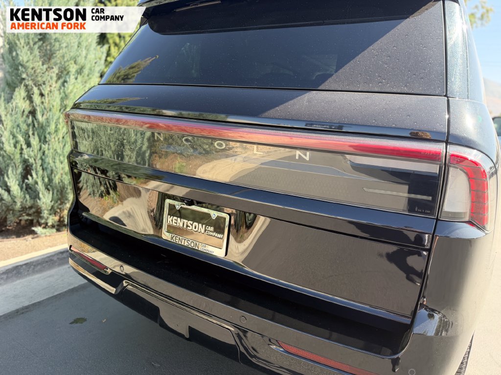 Used 2025 Lincoln Navigator Reserve AWD/4WD image 37