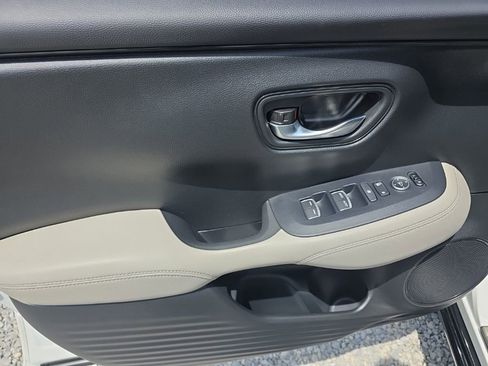 Used 2023 Honda HR-V EX-L image 12