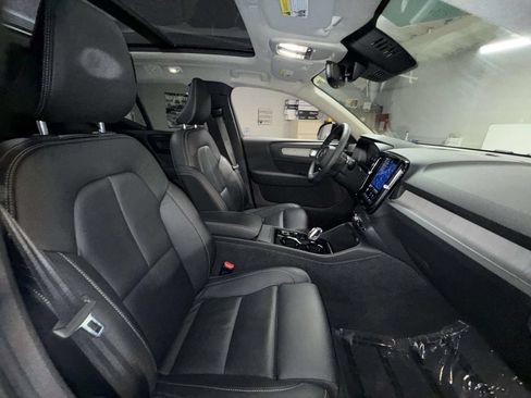 Used 2023 Volvo XC40 B4 Plus FWD image 14