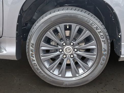 Used 2023 Lexus GX 460 Premium w/ Accessory Package image 9