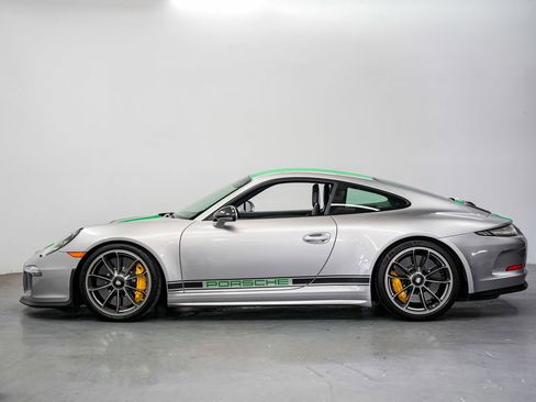 Used 2016 Porsche 911 R RWD image 7