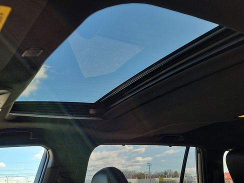 Used 2023 Toyota Highlander XSE image 29