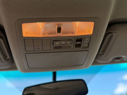 Used 2010 Toyota Highlander Limited AWD/4WD image 24