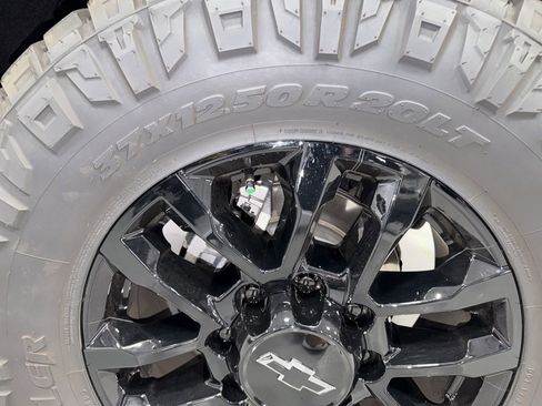 Used 2025 Chevrolet Silverado 2500 LTZ w/ LTZ Plus Package image 15