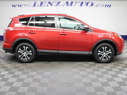 Used 2016 Toyota RAV4 LE AWD/4WD image 2