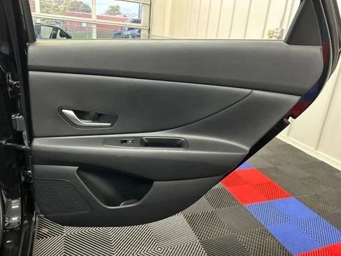 Used 2025 Hyundai Elantra Hybrid FWD image 14