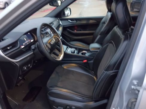 Used 2024 Jeep Grand Cherokee L Laredo image 4