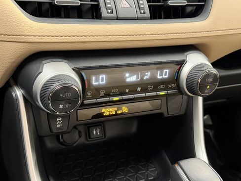 Used 2019 Toyota RAV4 XLE Premium FWD image 22