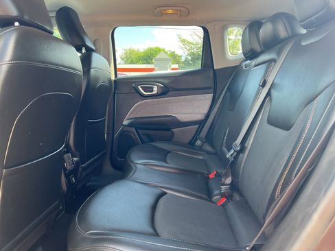 Used 2022 Jeep Compass Latitude image 10