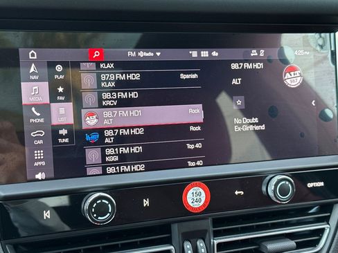 Used 2025 Porsche Macan image 18