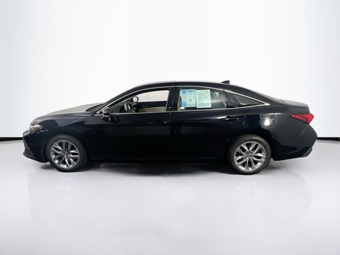 Used 2019 Toyota Avalon XLE image 8