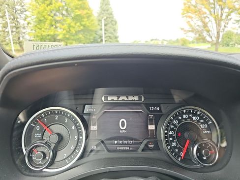 Used 2024 RAM 1500 Laramie AWD/4WD image 22