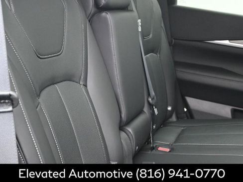 Certified 2025 INFINITI QX60 Luxe w/ Black Edition AWD/4WD image 11
