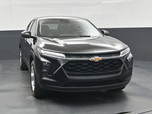 Used 2026 Chevrolet Trax LS w/ LS Convenience Package FWD image 35