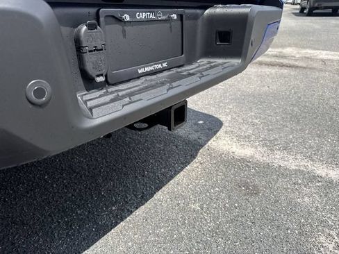 Used 2025 Nissan Frontier SL AWD/4WD image 13
