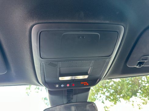 Used 2025 Chevrolet Traverse LT FWD image 32