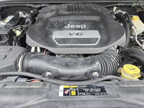 Used 2017 Jeep Wrangler Unlimited Sahara w/ Dual Top Group AWD/4WD image 29