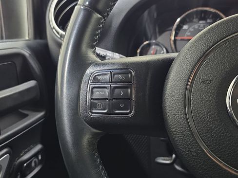 Used 2017 Jeep Wrangler Unlimited Sahara w/ Connectivity Group AWD/4WD image 19