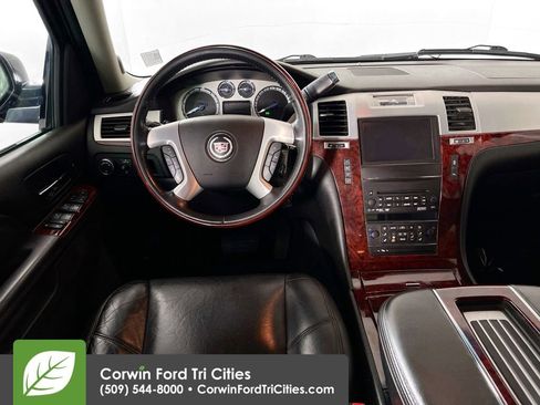 Used 2013 Cadillac Escalade Luxury AWD/4WD image 25