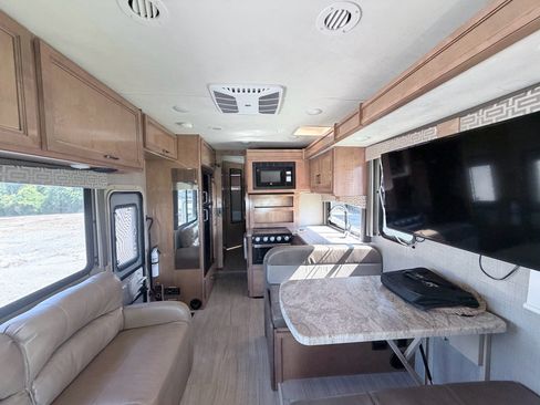 Used 2019 Ford E-450 and Econoline 450 Super Duty w/ Motorhome Prep Package RWD image 16