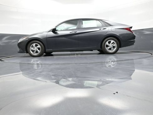 Certified 2021 Hyundai Elantra SE FWD image 32