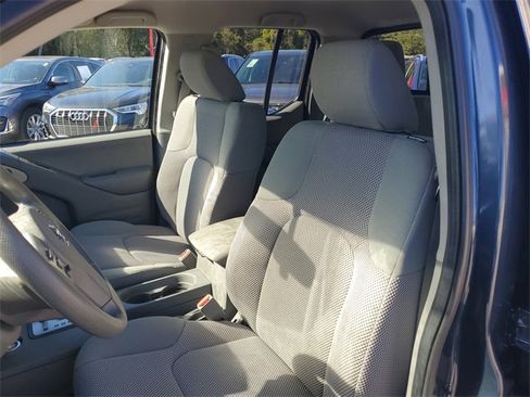 Used 2020 Nissan Frontier SV image 18