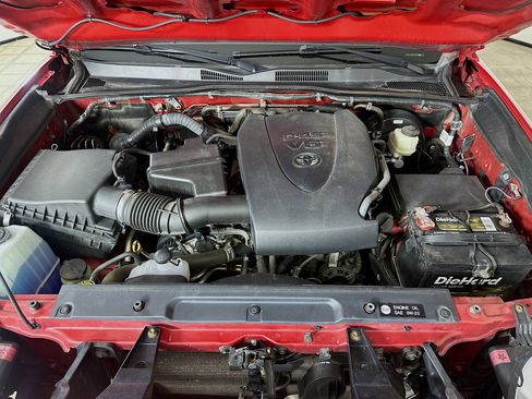 Used 2016 Toyota Tacoma TRD Sport w/ Towing Package image 32