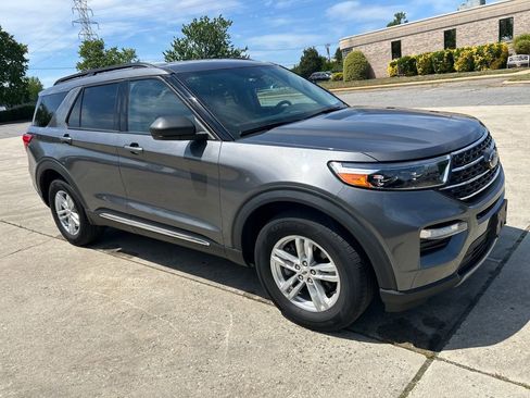 Used 2023 Ford Explorer XLT w/ Equipment Group 202A AWD/4WD image 9