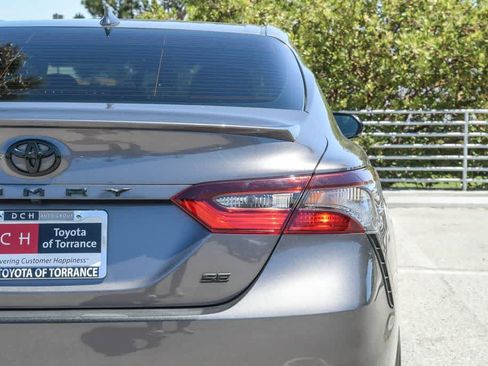 Used 2022 Toyota Camry SE w/ Carpet Mat Package (TMS) FWD image 6