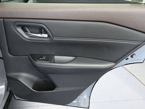 Used 2023 Nissan Rogue SL FWD image 32