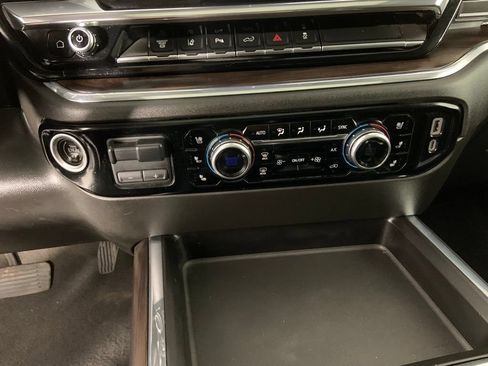 Used 2024 GMC Sierra 3500 SLT w/ SLT Convenience Package AWD/4WD image 14
