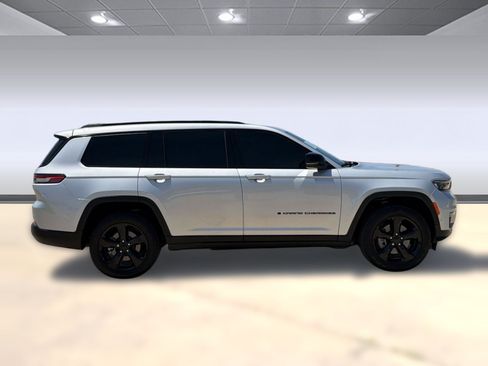Certified 2025 Jeep Grand Cherokee L Limited w/ Luxury Tech Group II AWD/4WD image 8