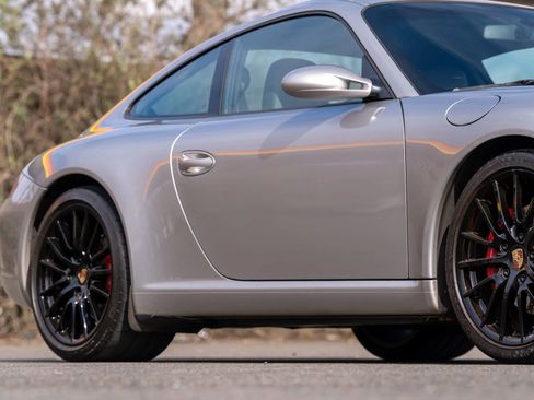Used 2005 Porsche 911 Carrera S image 32