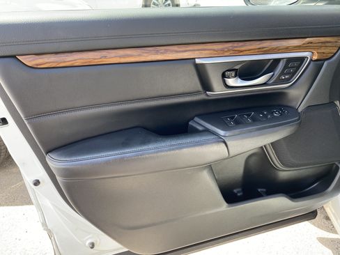Used 2018 Honda CR-V Touring image 11