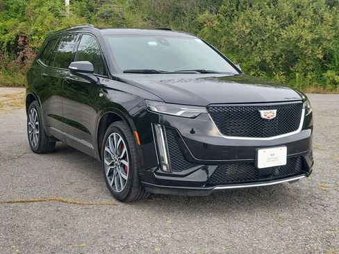 Certified 2024 Cadillac XT6 Sport w/ Technology Package AWD/4WD image 3