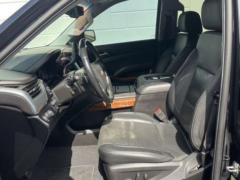 Used 2019 Chevrolet Tahoe Premier w/ RST 6.2L Performance Edition RWD image 5