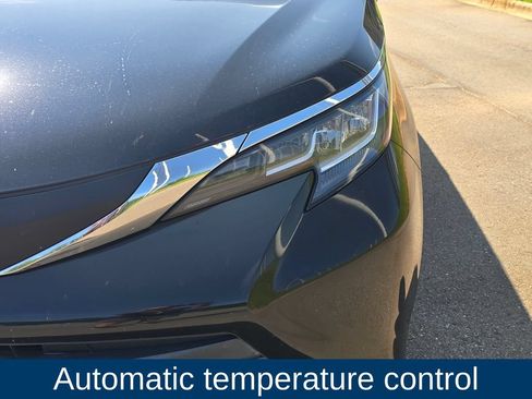 Used 2021 Toyota Sienna XLE w/ XLE Plus Package FWD image 6