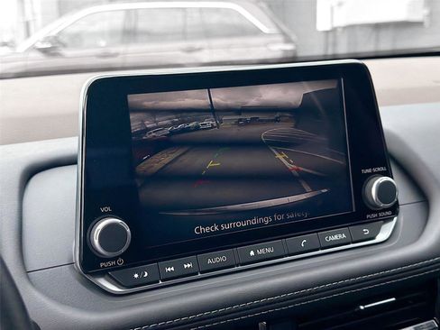 Used 2023 Nissan Rogue SV image 15