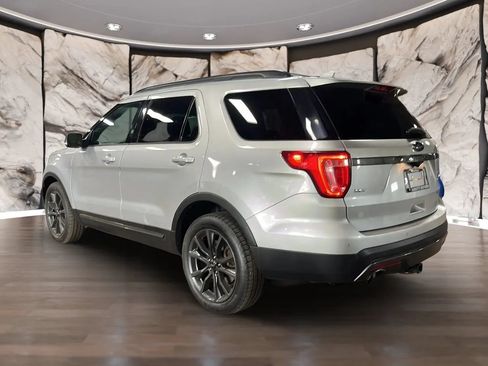 Used 2017 Ford Explorer XLT w/ Equipment Group 202A AWD/4WD image 9