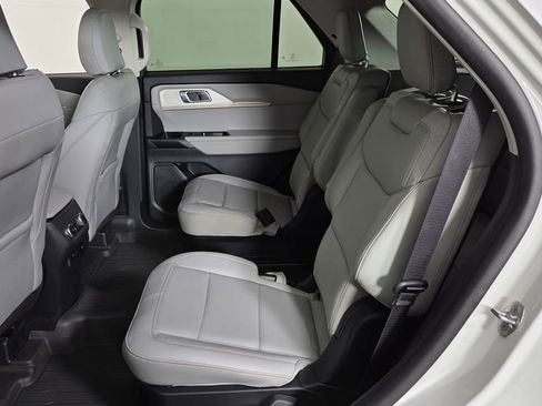 Used 2025 Ford Explorer Active w/ Active Comfort Package image 30
