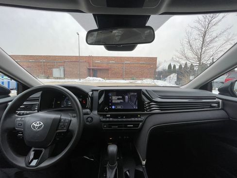 Used 2025 Toyota Camry LE image 33