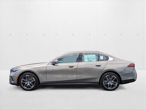 Used 2025 BMW i5 xDrive40 w/ Premium Package image 5