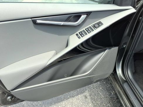 New 2026 Kia Niro EX FWD image 13