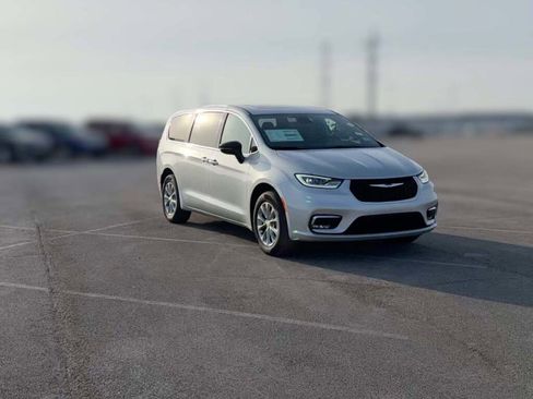 New 2026 Chrysler Pacifica Limited image 17