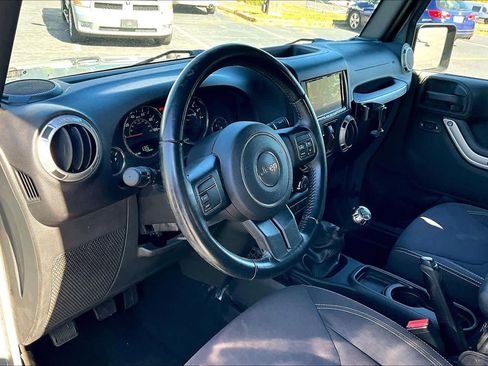 Used 2015 Jeep Wrangler Unlimited Sahara image 17