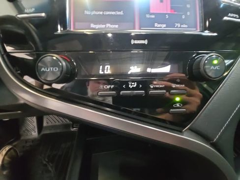 Used 2020 Toyota Camry SE FWD image 17