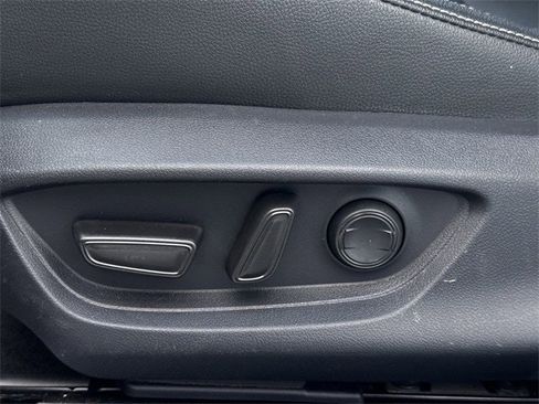 Used 2025 Toyota Camry SE w/ Convenience Package image 28