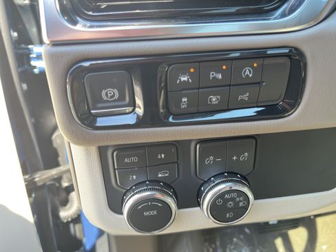 New 2026 GMC Yukon Denali w/ Sun & Power Step Package AWD/4WD image 19